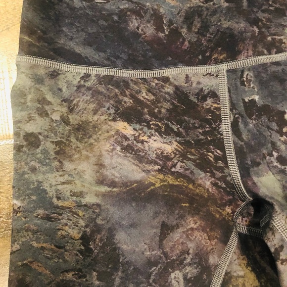 GUC bundle of 3 Lululemon leggings - Picture 15 of 16